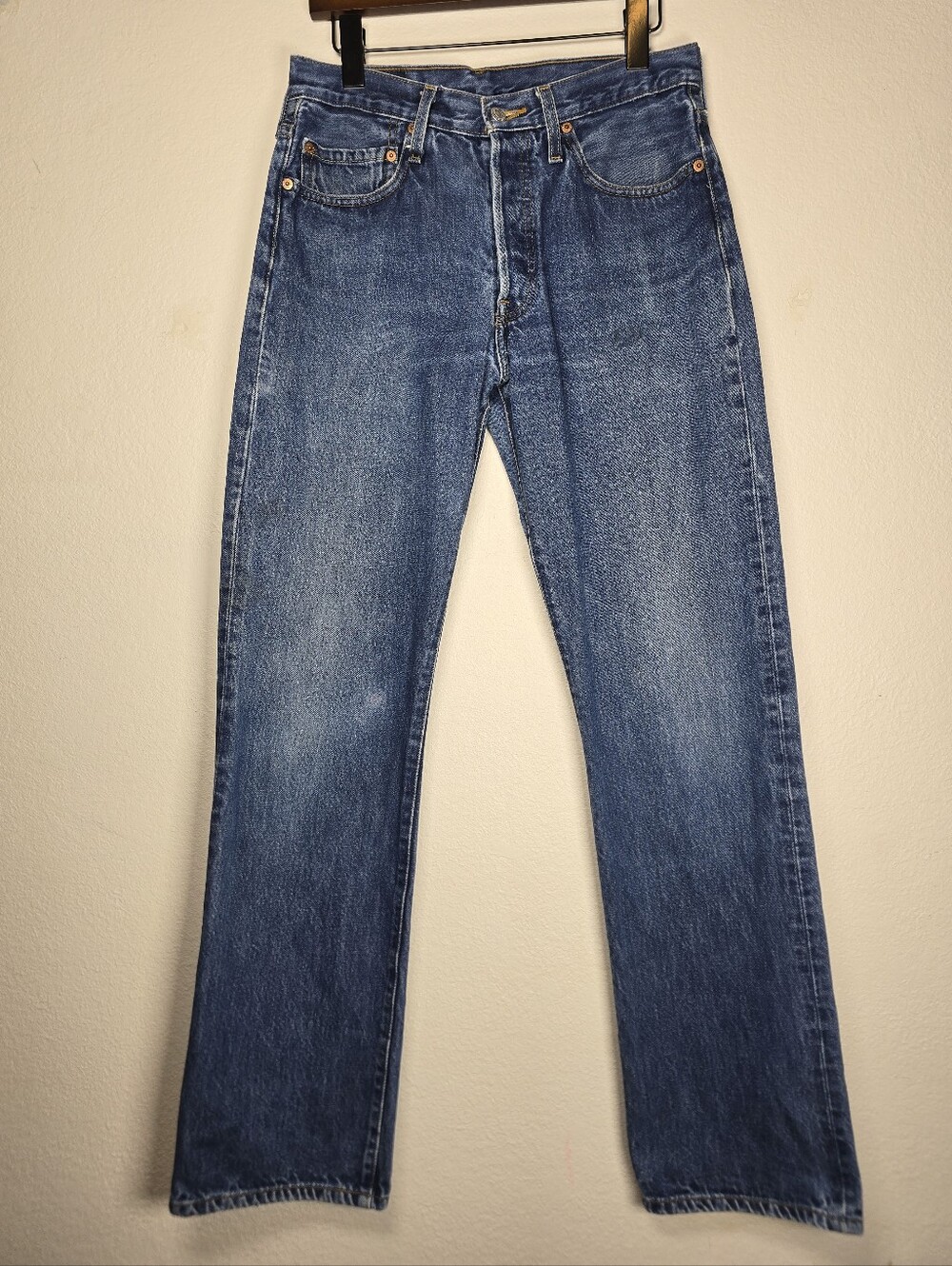 Levis 501 Men Medium Wash Jeans Button Fly Tag 32x34 Measures 31x32 Y2K 2007
